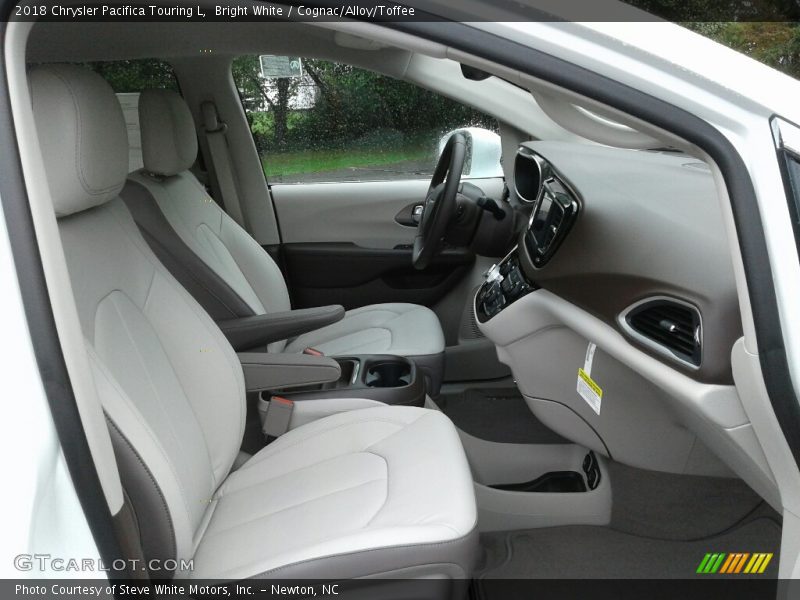 Bright White / Cognac/Alloy/Toffee 2018 Chrysler Pacifica Touring L