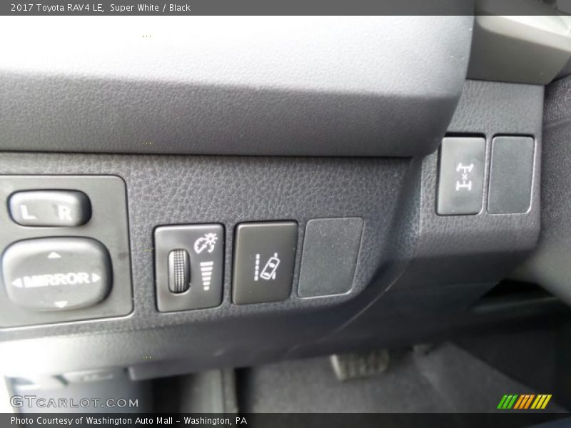 Super White / Black 2017 Toyota RAV4 LE