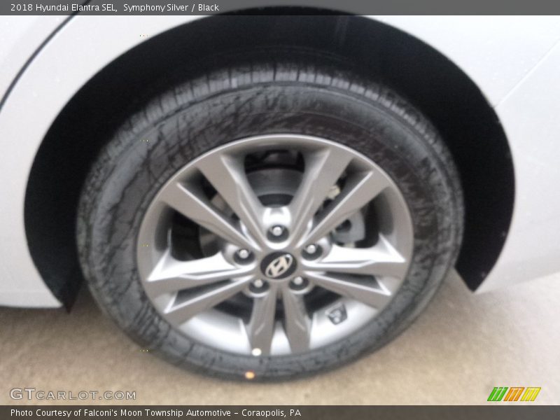 Symphony Silver / Black 2018 Hyundai Elantra SEL
