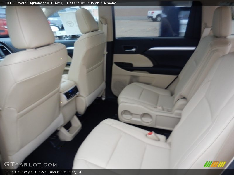 Blizzard White Pearl / Almond 2018 Toyota Highlander XLE AWD