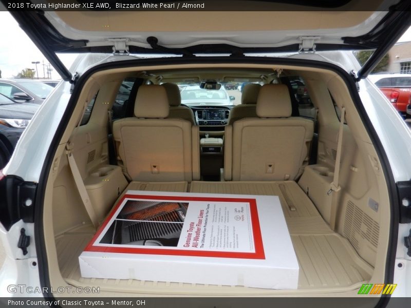Blizzard White Pearl / Almond 2018 Toyota Highlander XLE AWD