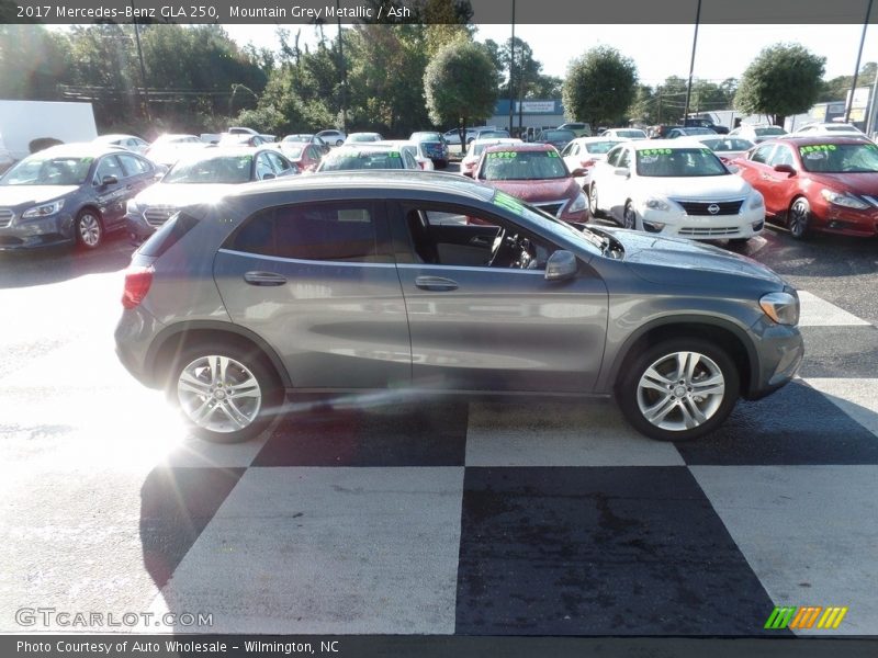 Mountain Grey Metallic / Ash 2017 Mercedes-Benz GLA 250