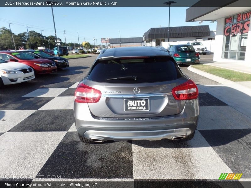 Mountain Grey Metallic / Ash 2017 Mercedes-Benz GLA 250