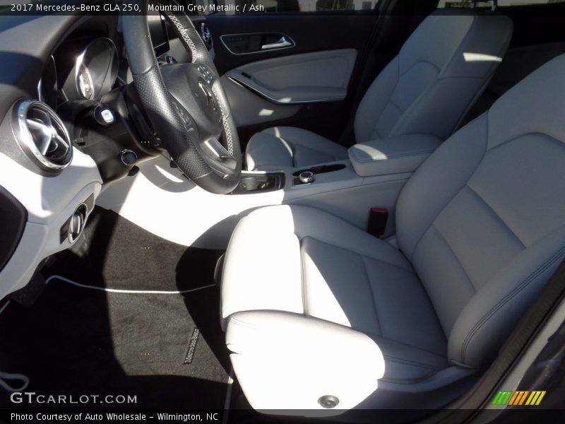 Mountain Grey Metallic / Ash 2017 Mercedes-Benz GLA 250