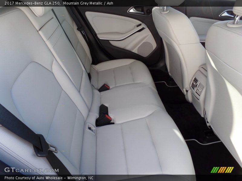 Mountain Grey Metallic / Ash 2017 Mercedes-Benz GLA 250