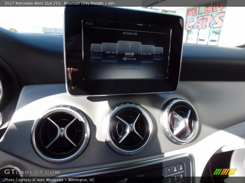 Mountain Grey Metallic / Ash 2017 Mercedes-Benz GLA 250