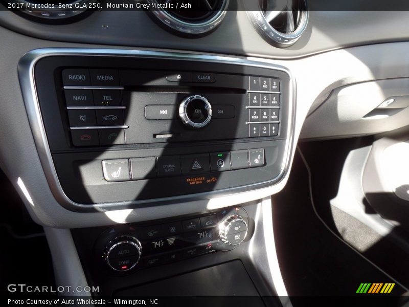 Mountain Grey Metallic / Ash 2017 Mercedes-Benz GLA 250