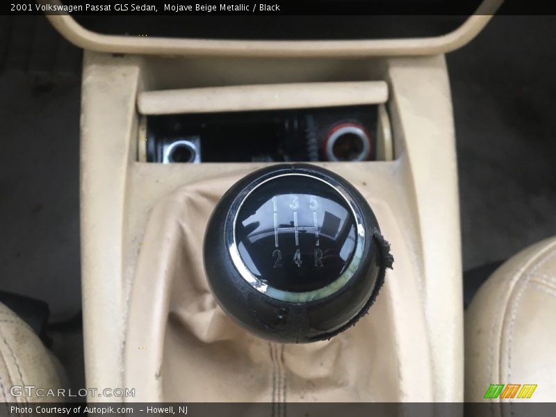 Mojave Beige Metallic / Black 2001 Volkswagen Passat GLS Sedan