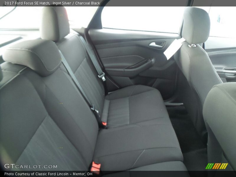 Ingot Silver / Charcoal Black 2017 Ford Focus SE Hatch