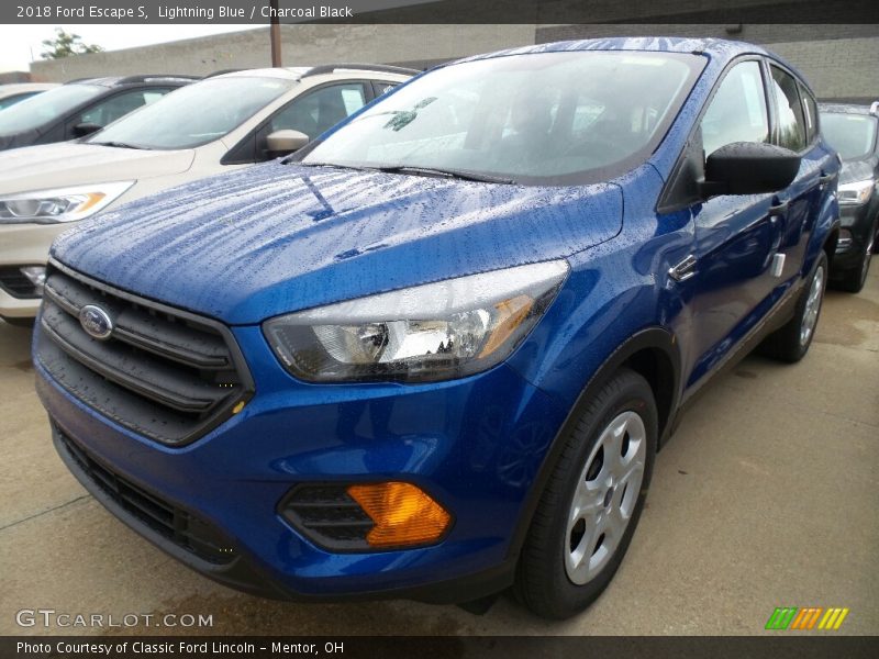 Front 3/4 View of 2018 Escape S