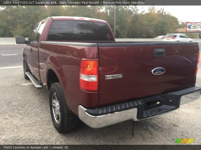 Dark Toreador Red Metallic / Medium Flint/Dark Flint Grey 2005 Ford F150 XLT SuperCab 4x4