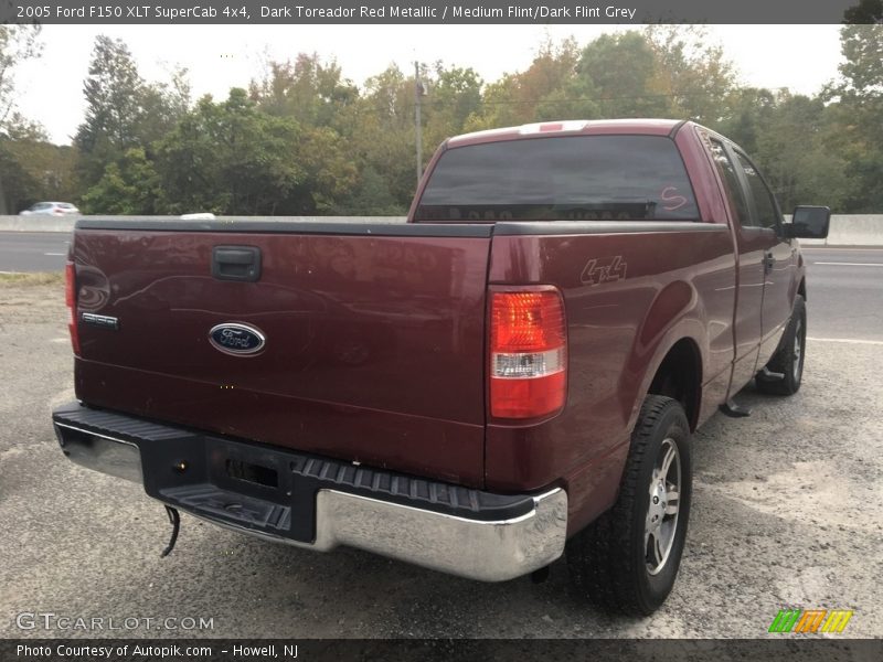 Dark Toreador Red Metallic / Medium Flint/Dark Flint Grey 2005 Ford F150 XLT SuperCab 4x4