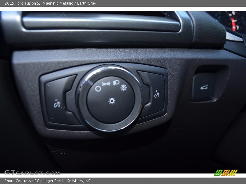 Magnetic Metallic / Earth Gray 2015 Ford Fusion S