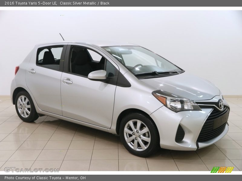 Classic Silver Metallic / Black 2016 Toyota Yaris 5-Door LE