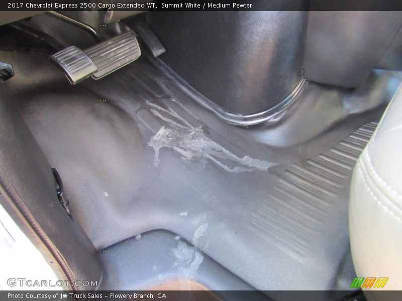 Summit White / Medium Pewter 2017 Chevrolet Express 2500 Cargo Extended WT