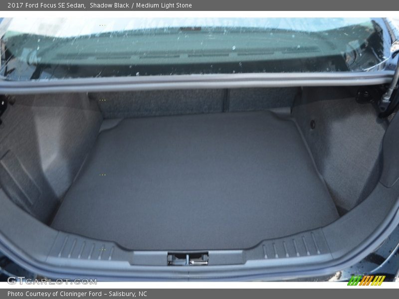 Shadow Black / Medium Light Stone 2017 Ford Focus SE Sedan