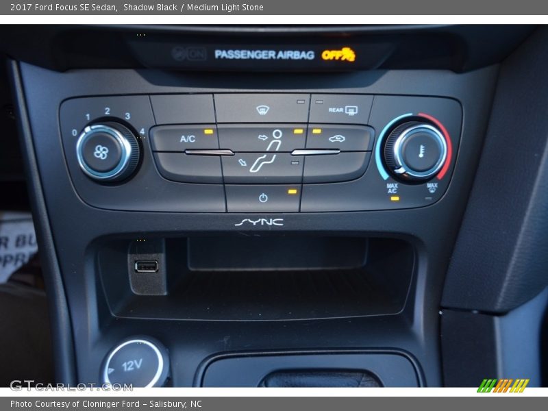 Shadow Black / Medium Light Stone 2017 Ford Focus SE Sedan
