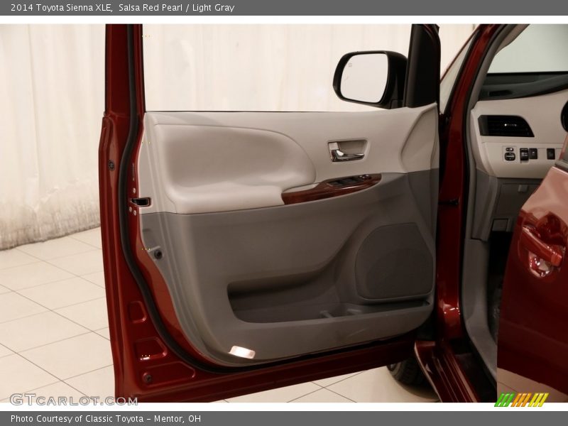 Salsa Red Pearl / Light Gray 2014 Toyota Sienna XLE