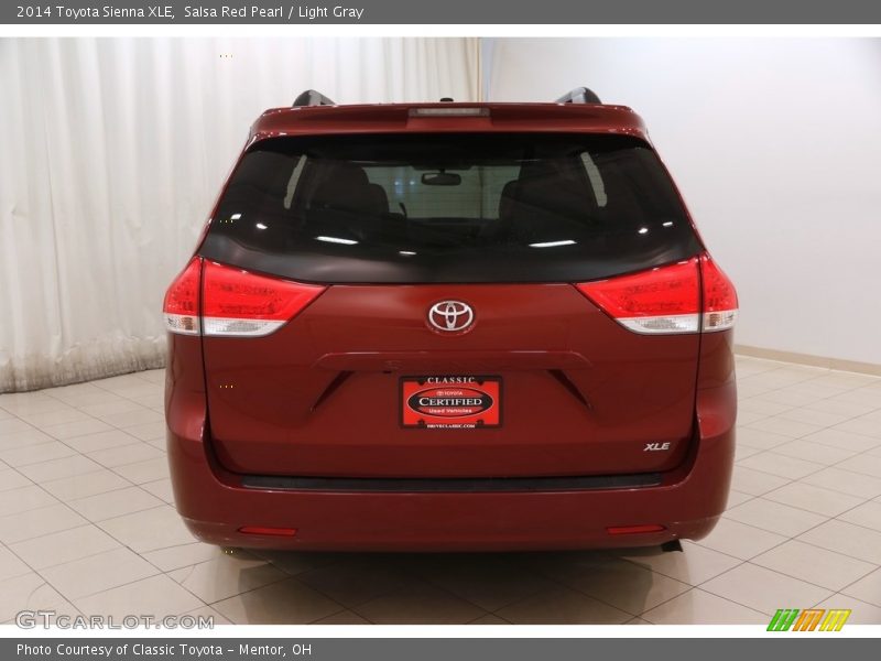 Salsa Red Pearl / Light Gray 2014 Toyota Sienna XLE