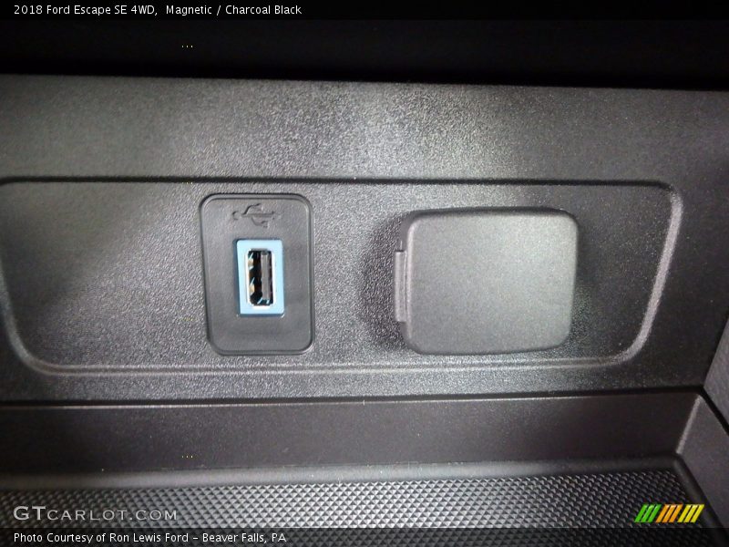 Magnetic / Charcoal Black 2018 Ford Escape SE 4WD