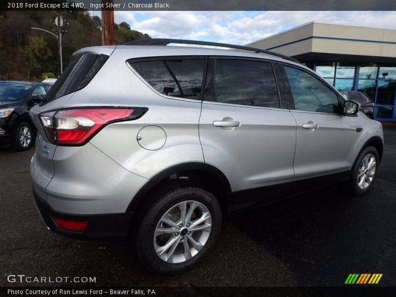 Ingot Silver / Charcoal Black 2018 Ford Escape SE 4WD