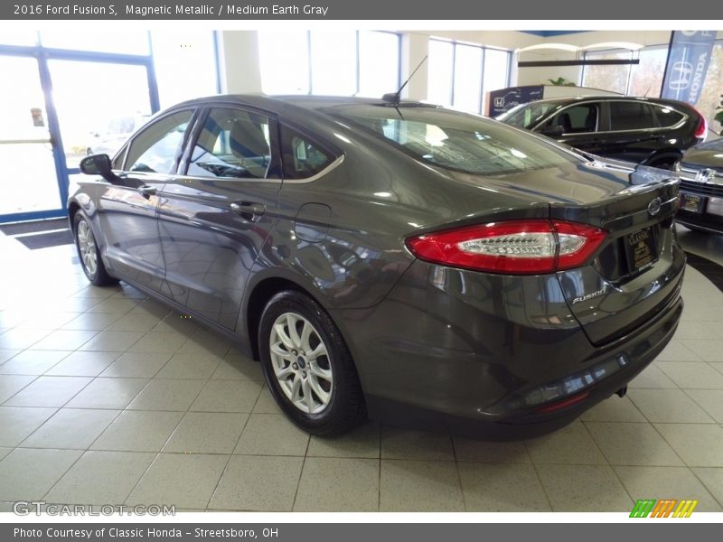 Magnetic Metallic / Medium Earth Gray 2016 Ford Fusion S