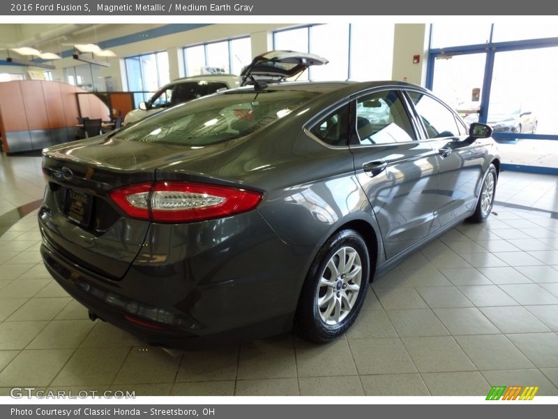 Magnetic Metallic / Medium Earth Gray 2016 Ford Fusion S