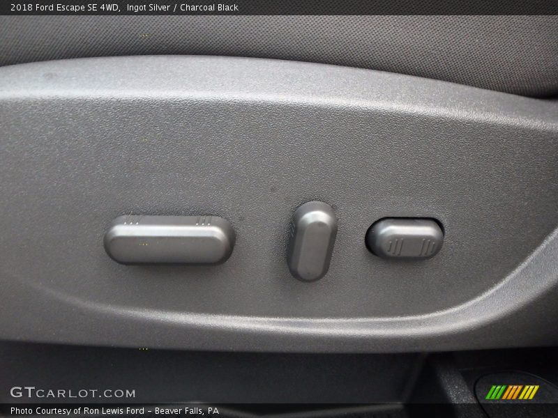 Ingot Silver / Charcoal Black 2018 Ford Escape SE 4WD