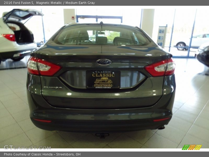 Magnetic Metallic / Medium Earth Gray 2016 Ford Fusion S