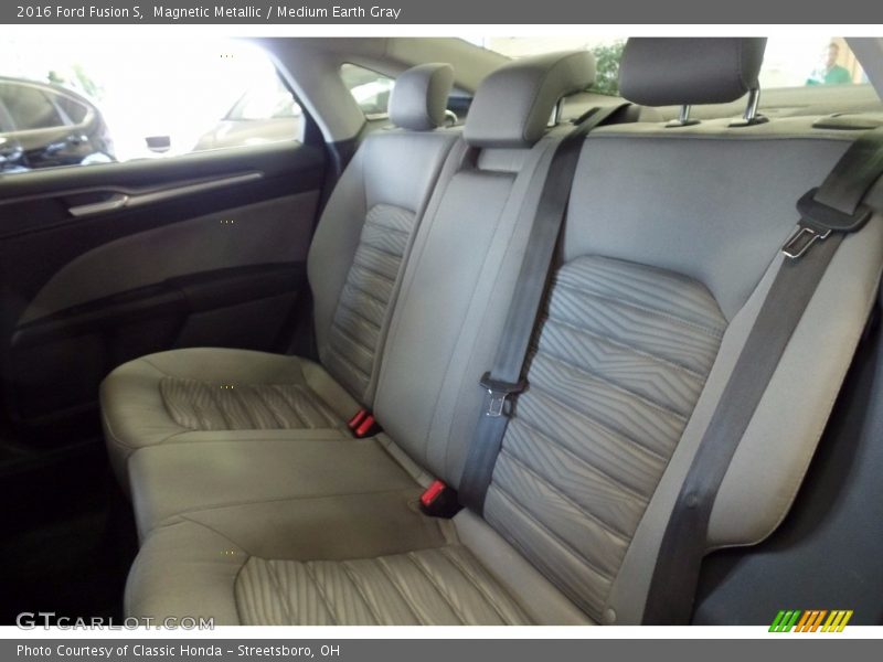 Magnetic Metallic / Medium Earth Gray 2016 Ford Fusion S