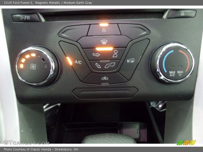 Magnetic Metallic / Medium Earth Gray 2016 Ford Fusion S