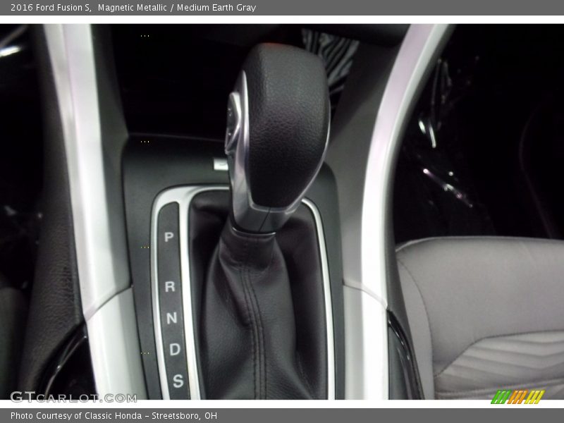 Magnetic Metallic / Medium Earth Gray 2016 Ford Fusion S