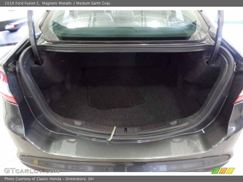 Magnetic Metallic / Medium Earth Gray 2016 Ford Fusion S