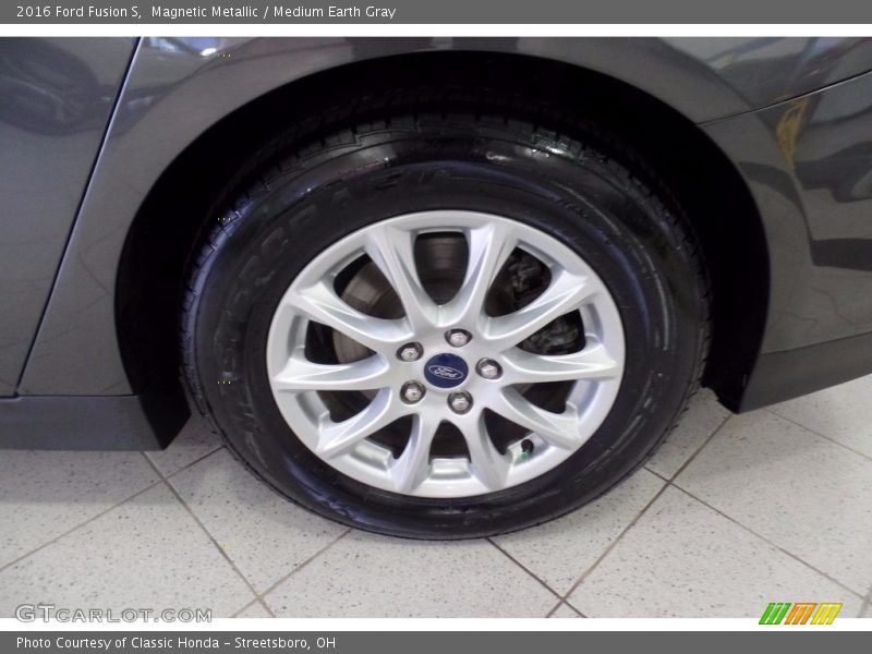 Magnetic Metallic / Medium Earth Gray 2016 Ford Fusion S