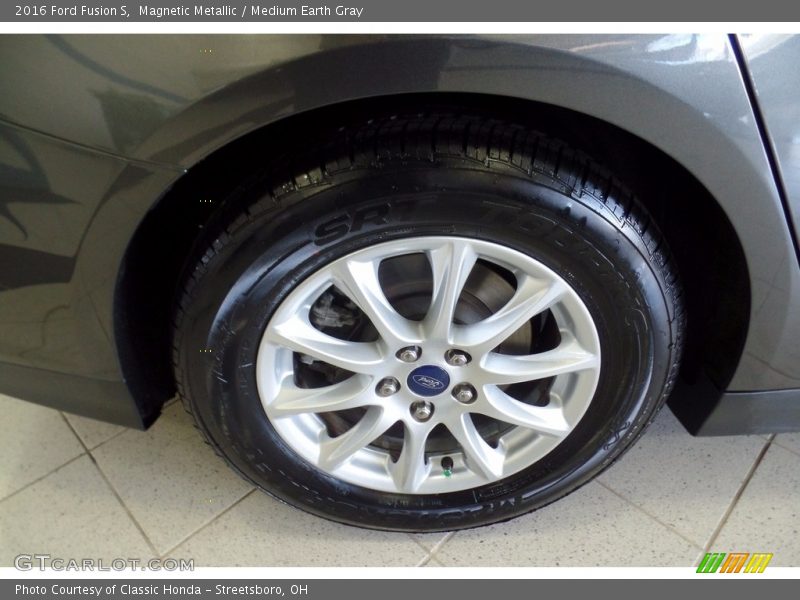 Magnetic Metallic / Medium Earth Gray 2016 Ford Fusion S