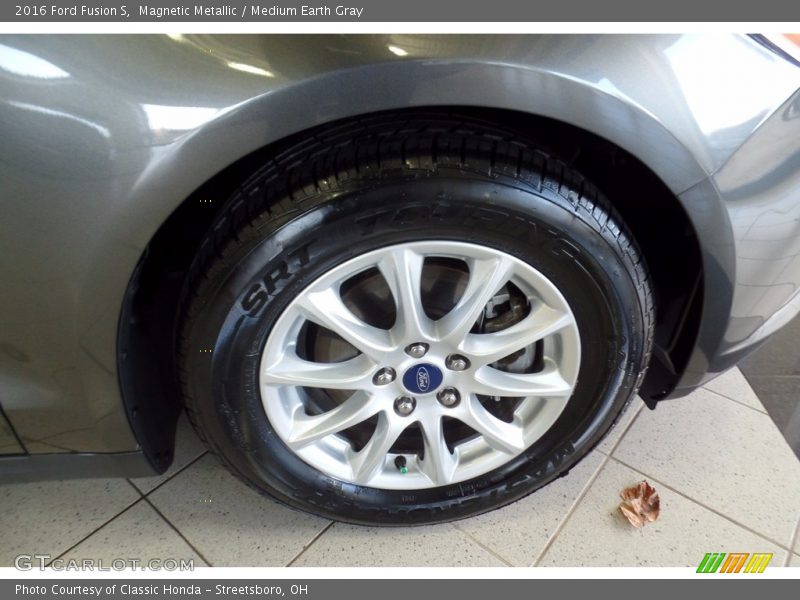 Magnetic Metallic / Medium Earth Gray 2016 Ford Fusion S