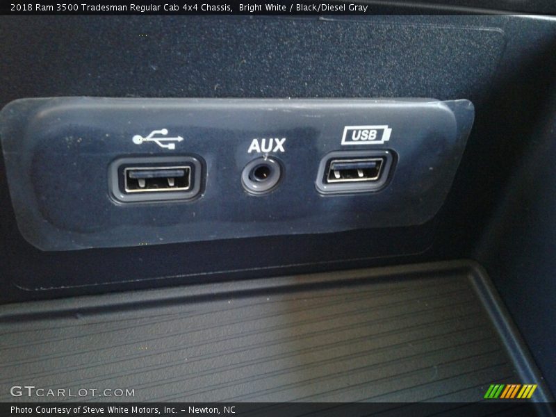 Bright White / Black/Diesel Gray 2018 Ram 3500 Tradesman Regular Cab 4x4 Chassis