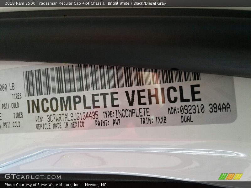 Bright White / Black/Diesel Gray 2018 Ram 3500 Tradesman Regular Cab 4x4 Chassis