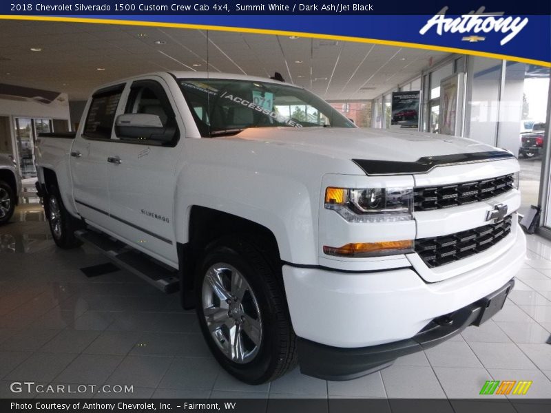 Summit White / Dark Ash/Jet Black 2018 Chevrolet Silverado 1500 Custom Crew Cab 4x4