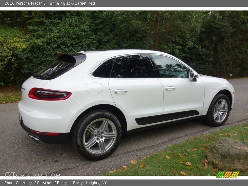 White / Black/Garnet Red 2016 Porsche Macan S