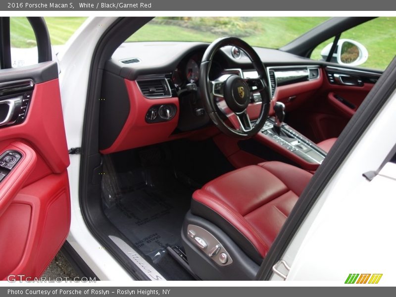 White / Black/Garnet Red 2016 Porsche Macan S