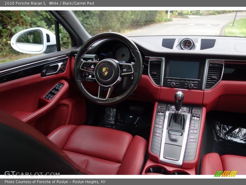 White / Black/Garnet Red 2016 Porsche Macan S
