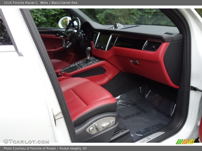 White / Black/Garnet Red 2016 Porsche Macan S