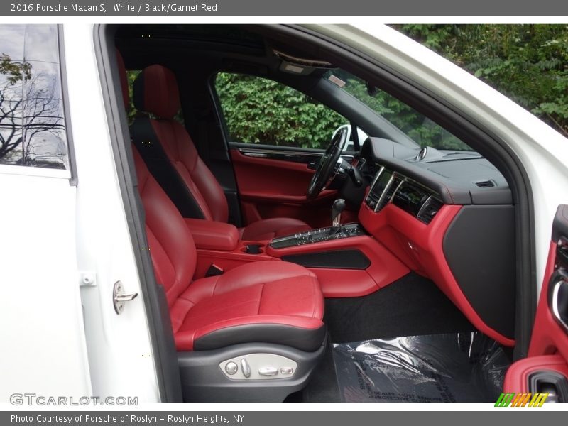 White / Black/Garnet Red 2016 Porsche Macan S