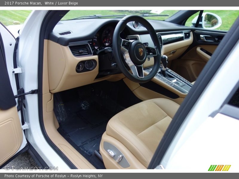 Dashboard of 2017 Macan 