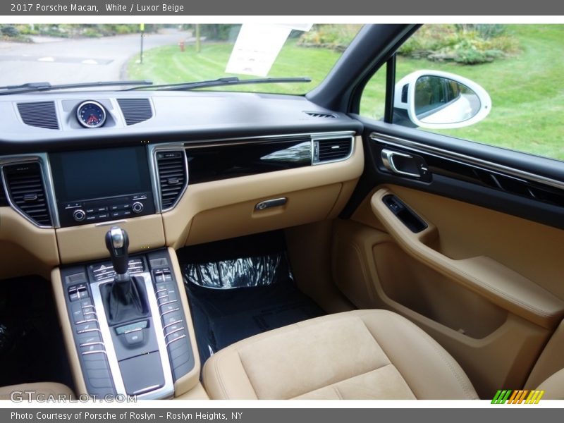 White / Luxor Beige 2017 Porsche Macan