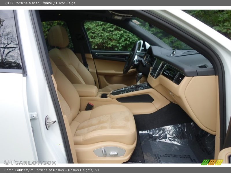 White / Luxor Beige 2017 Porsche Macan