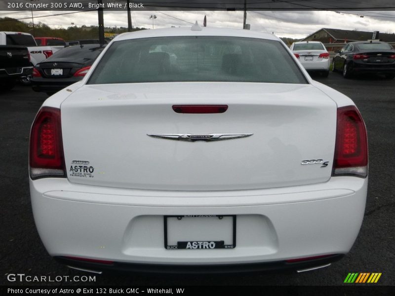 Bright White / Black 2016 Chrysler 300 S AWD