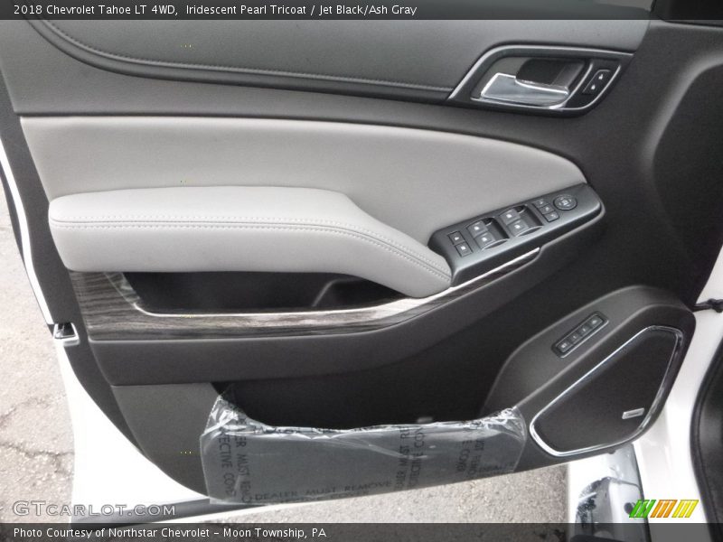 Iridescent Pearl Tricoat / Jet Black/Ash Gray 2018 Chevrolet Tahoe LT 4WD