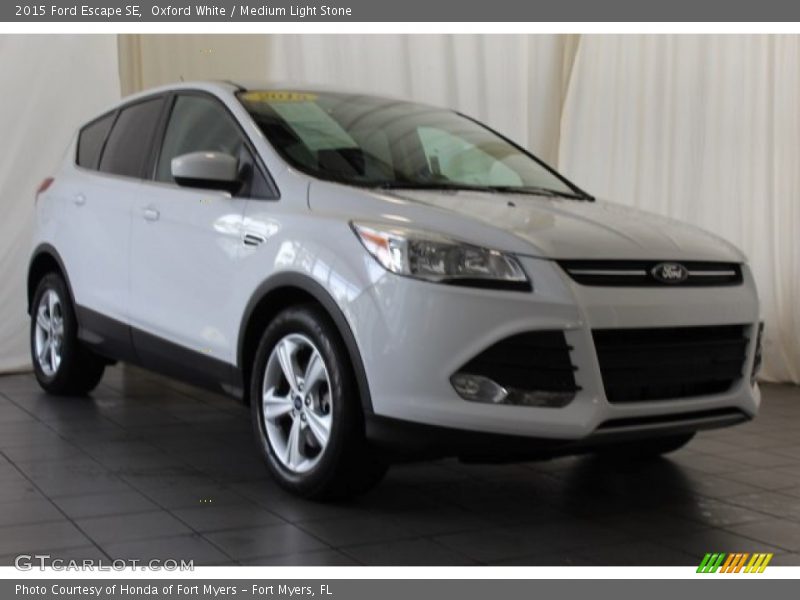 Oxford White / Medium Light Stone 2015 Ford Escape SE